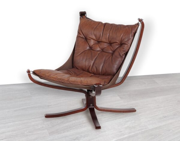 Falcon Chair Superstar Armchair Lowback Sigurd Ressell Genega Mobler Mid Century Modern Danish 1970 Original Vintage Imported Scandinavian design Green Leather Vatne Mobler